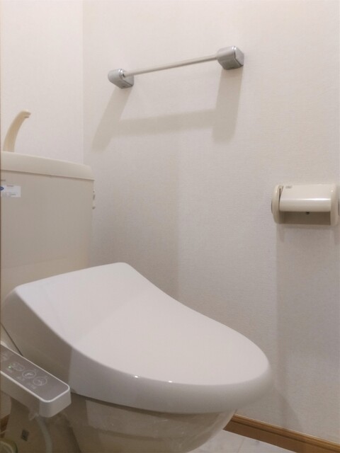 【松山市東山町のアパートのトイレ】