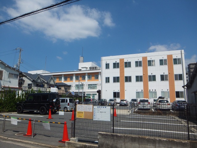 コンビニ　ファミリーマート藤井寺野中五丁目店（コンビニ）まで332m