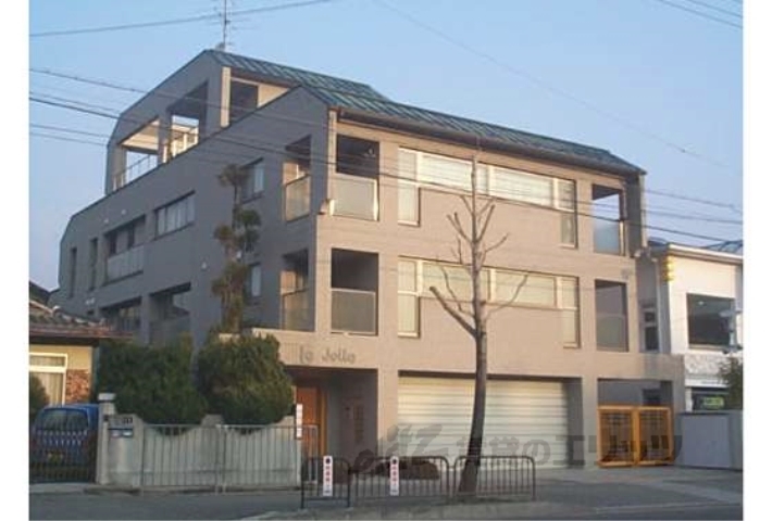 京都市左京区岩倉南池田町のマンションの建物外観
