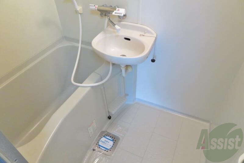 バス・シャワールーム　バスルームは一日の疲れを癒す大切な場所です。