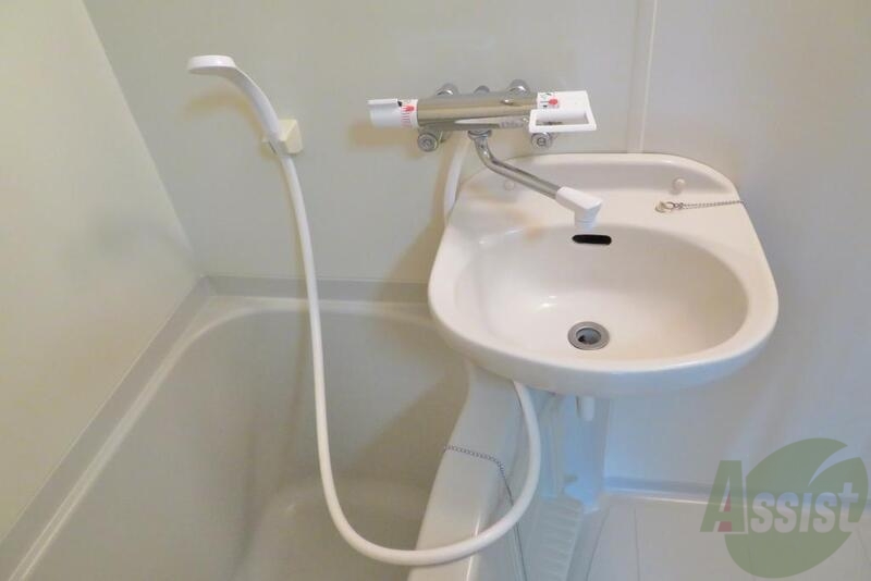 洗面設備　洗面は独立洗面で朝の準備もバッチリです。