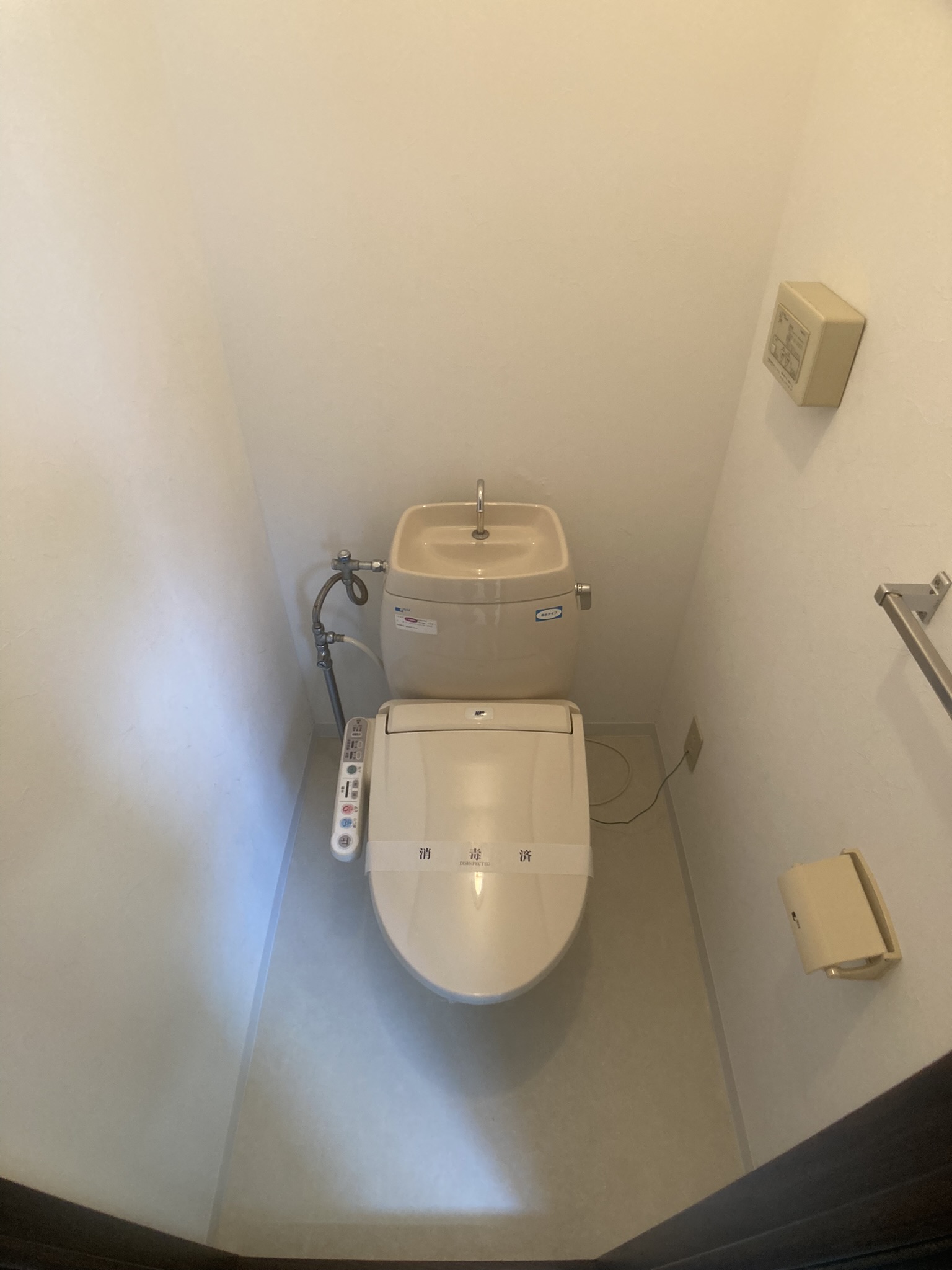 トイレ　温水洗浄便座