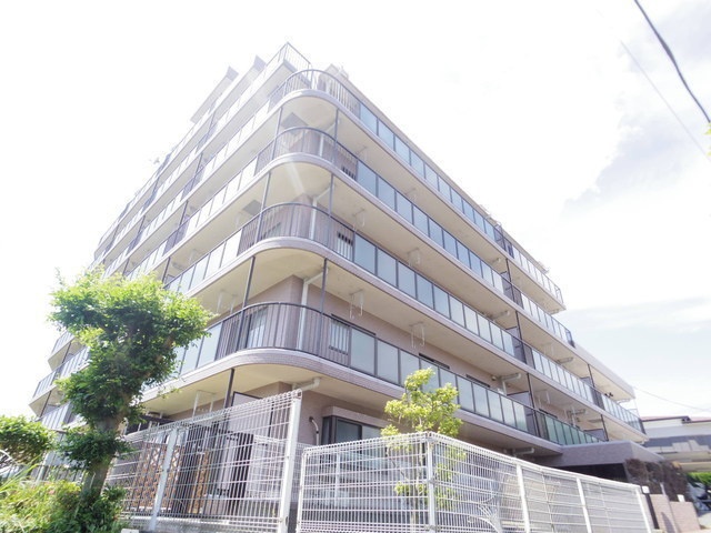 横須賀市衣笠栄町のマンションの建物外観