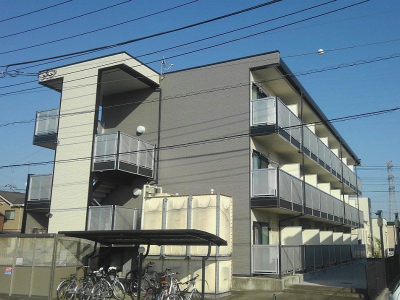 【東松山市あずま町のマンションの建物外観】