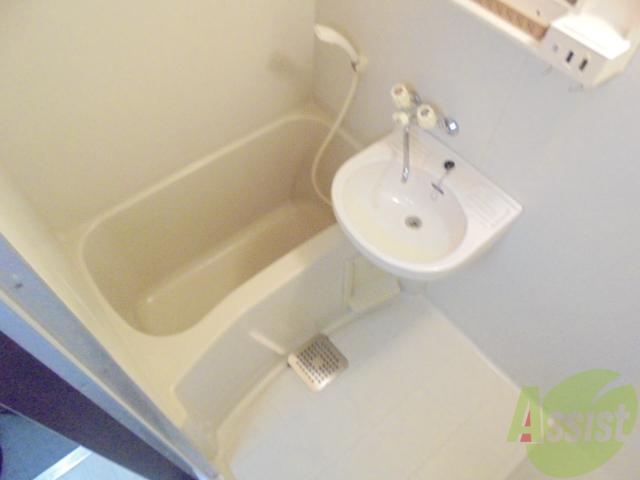 バス・シャワールーム　一日の疲れを癒すシンプルお風呂ですよ。