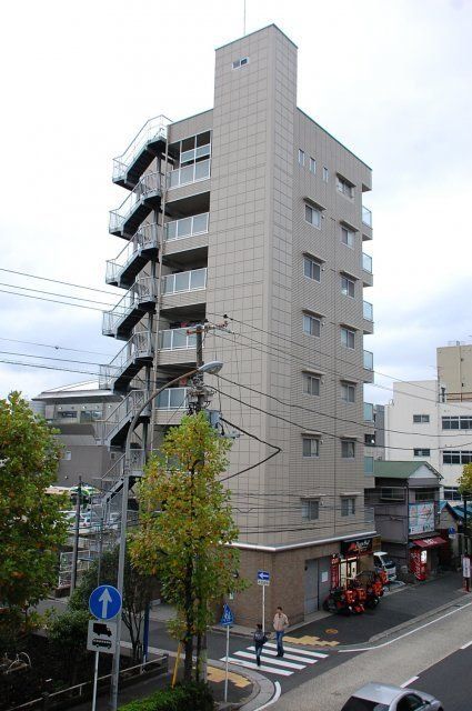 横浜市西区浅間町のマンションの建物外観