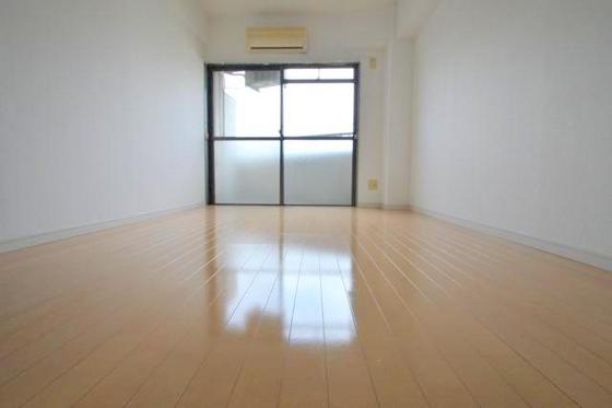 居室・リビング　フローリング張替え済み洋室６帖（＾○＾）