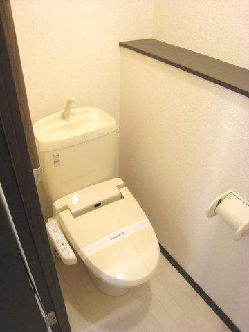 トイレ　温水洗浄便座付き