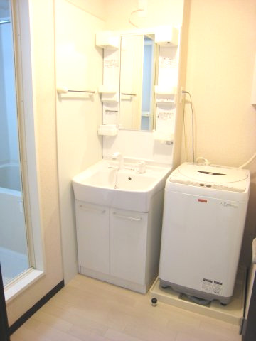 洗面設備　洗髪洗面化粧台＆洗濯機もついています。