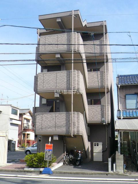 桑名市今北町のマンションの建物外観