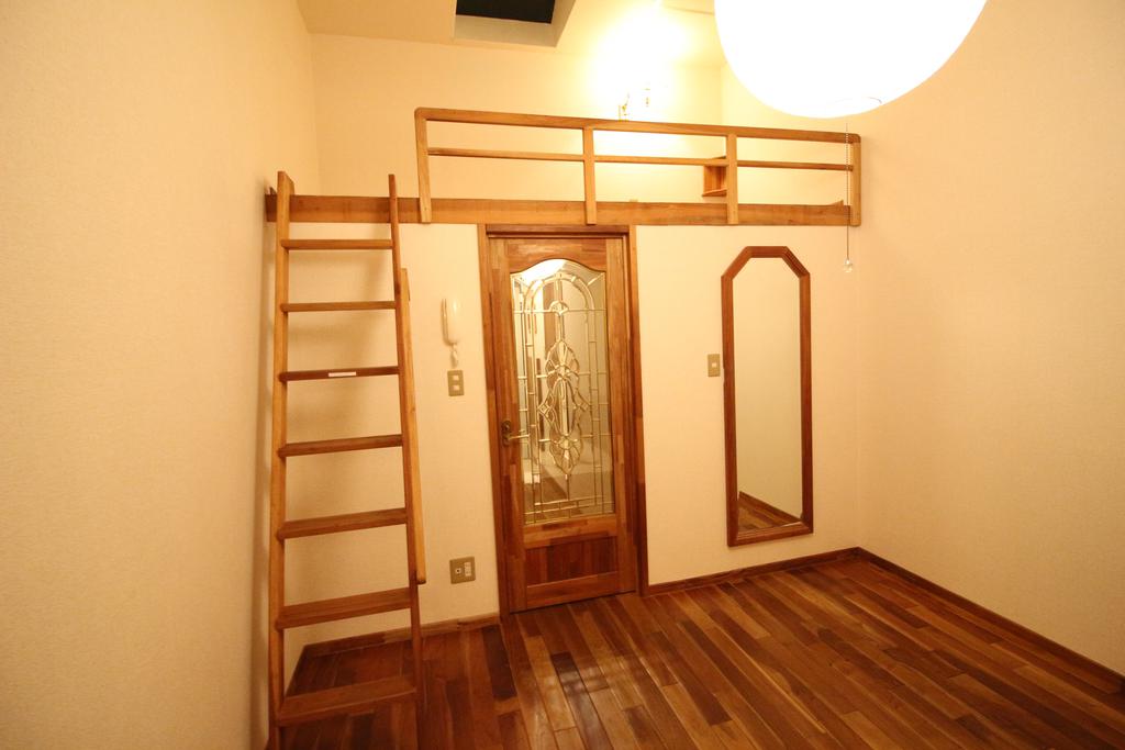 収納　ロフト下部ウォークインクローゼット＆姿見鏡