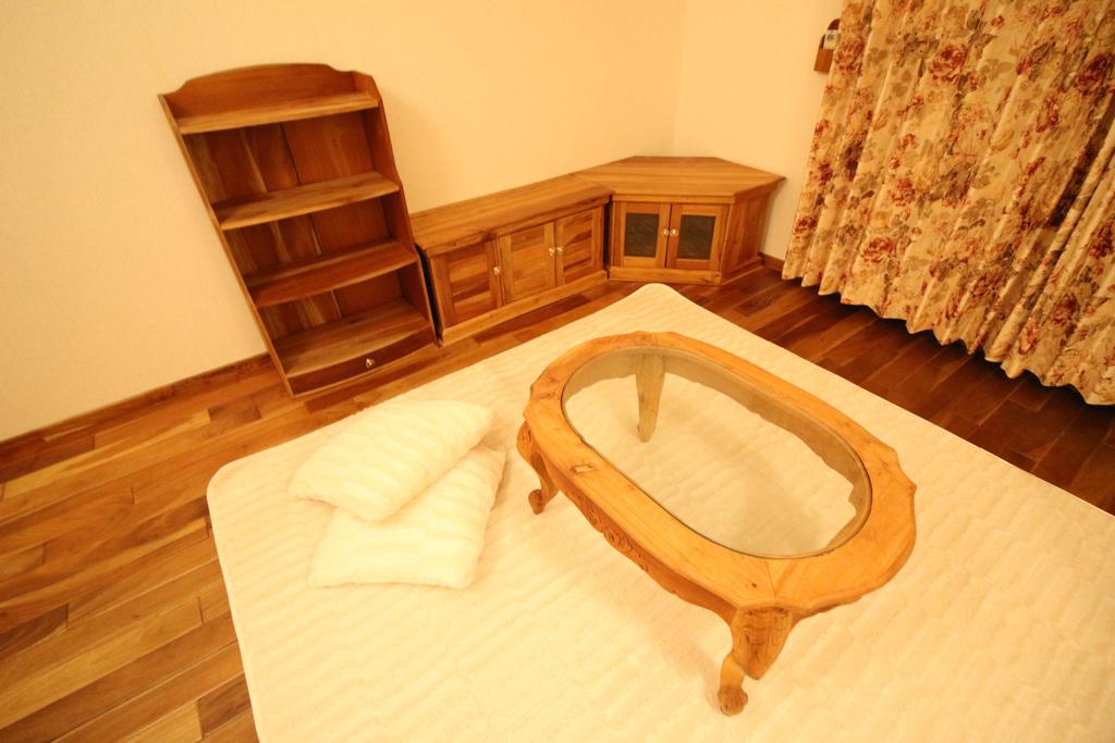 その他設備　無料レンタル家具４点セット（テーブル・TV台・本棚など）