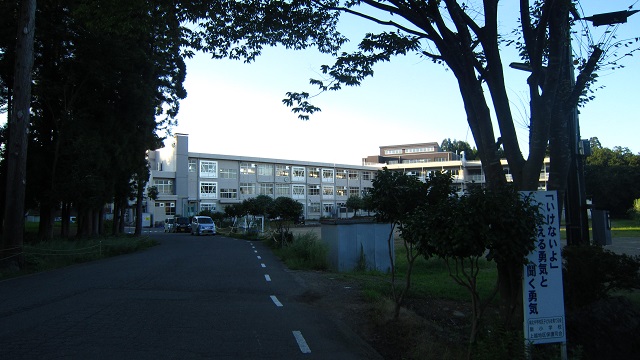 小学校　上越市立飯小学校（小学校）まで1057m