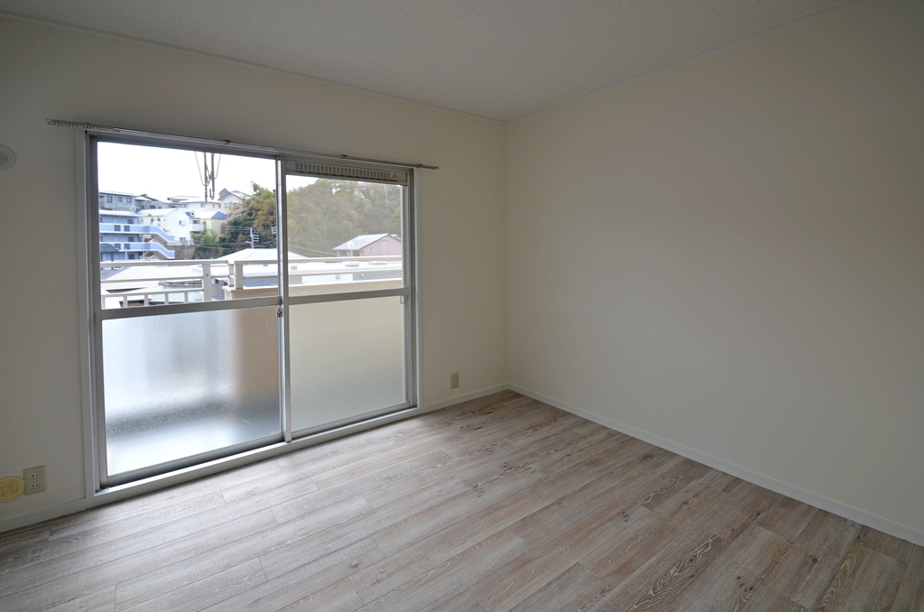 居室・リビング　洋室は南側バルコニーに面しています。