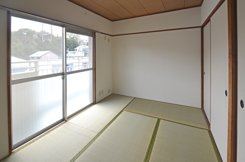 居室・リビング　南側バルコニーに面した和室です。