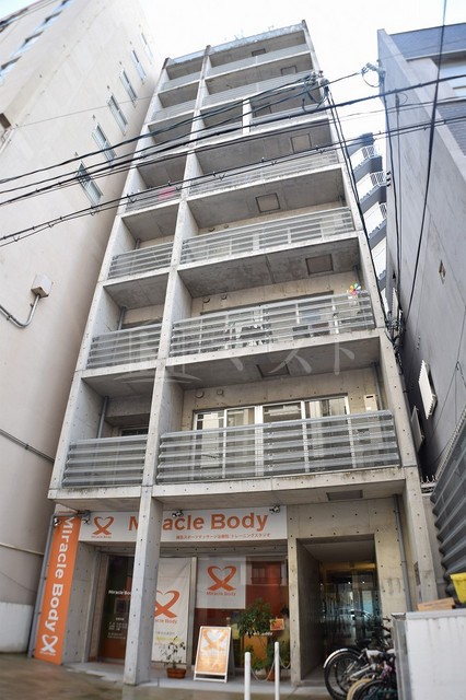 【大阪市西区北堀江のマンションの建物外観】