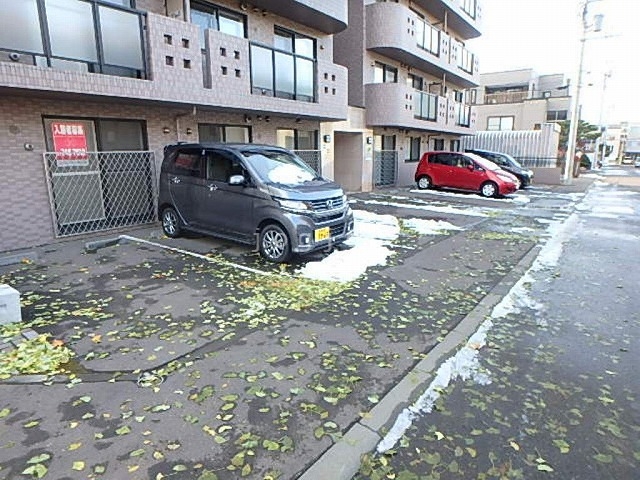 【ゼスティ東札幌アネックスの駐車場】