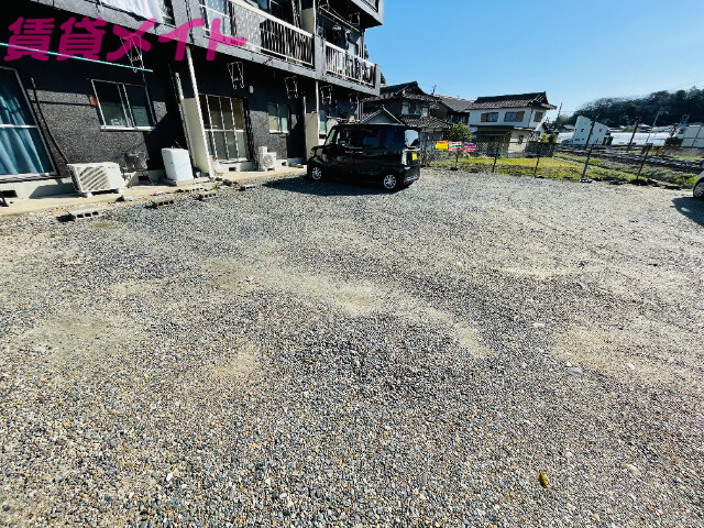 【野呂食品ビルの駐車場】