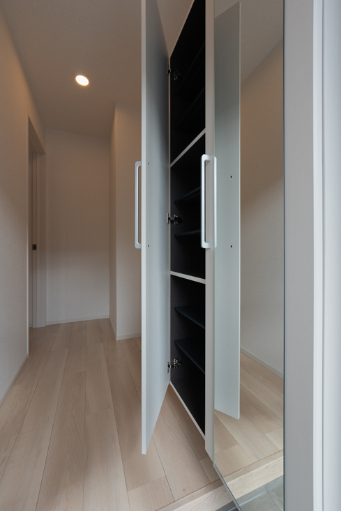 玄関　シューズボックスのある玄関