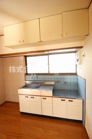 キッチン　コンパクトなキッチンで掃除もラクラク