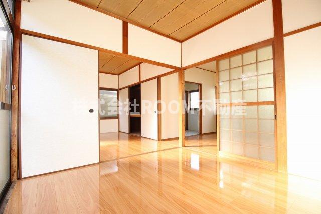 居室・リビング　こちらのリビングで趣味の時間をお楽しみください