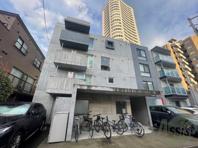 建物外観　札幌市中央区北１条西「ラヴェーラ円山鳥居前」