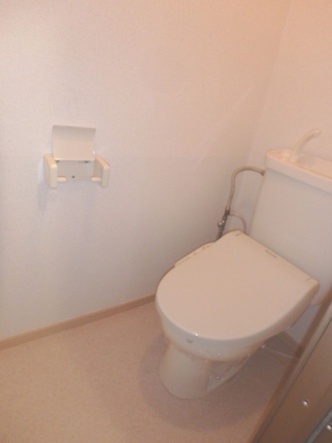 トイレ　温水洗浄便座つき！