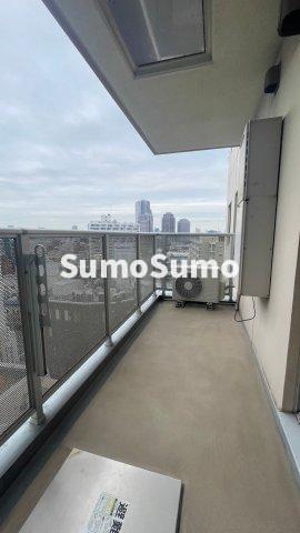 バルコニー　バルコニーからの眺めを楽しみながら食事をしませんか