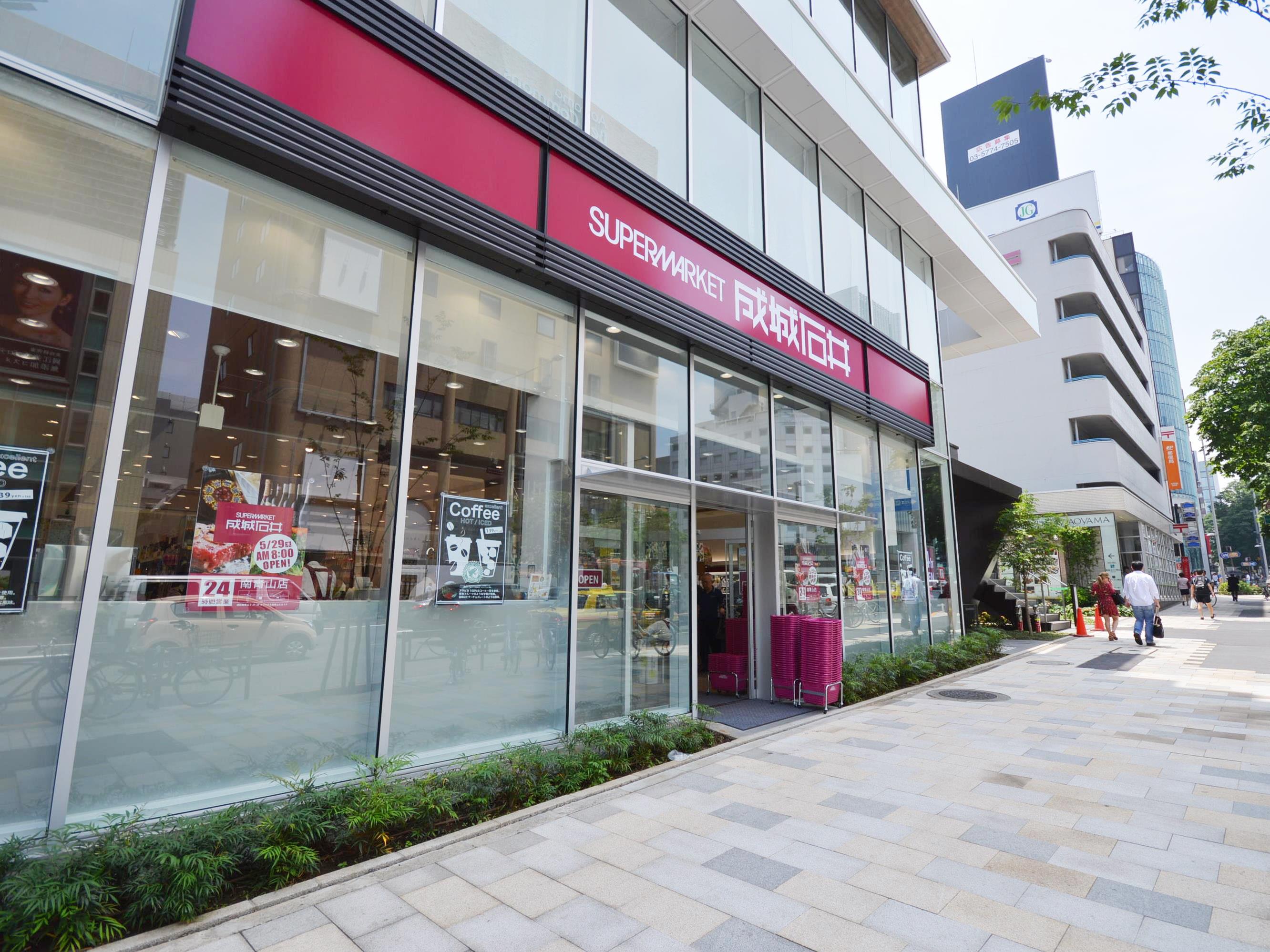 スーパー　成城石井南青山店（スーパー）まで296m