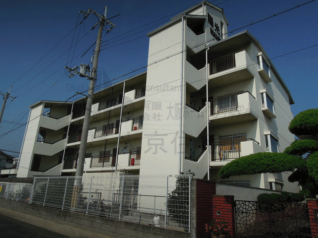 八尾市緑ヶ丘のマンションの建物外観