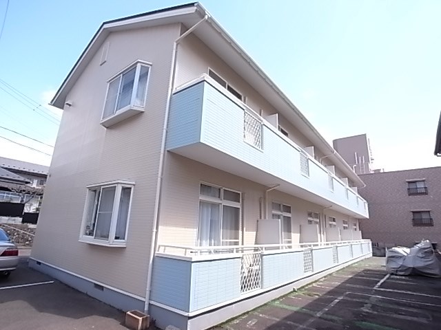 【花壇ハイツの建物外観】