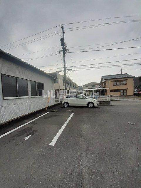 【宇和島市夏目町のアパートの駐車場】