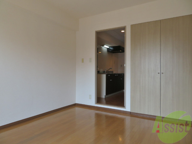 その他部屋・スペース　フローリングなので、ベッドも置けちゃいます。