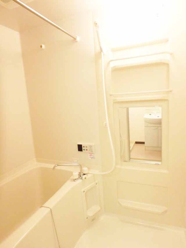 バス・シャワールーム　追い焚き付きでいつでも温かいお風呂に浸かれます☆