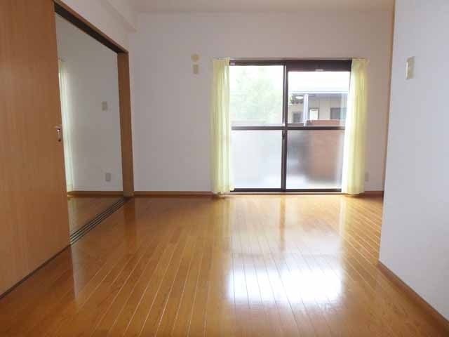 居室・リビング　８．３帖のリビング♪