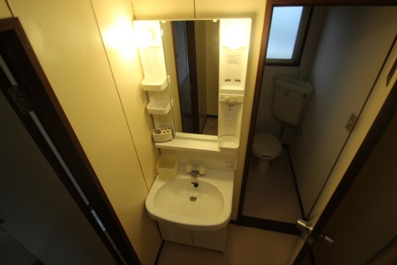 洗面設備　※別号室の写真です