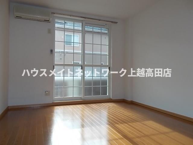 居室・リビング　洋室（参考同型102号室室内写真）