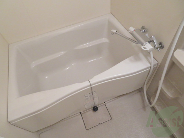 バス・シャワールーム　こちらはお風呂。一日の疲れをここで癒してください。