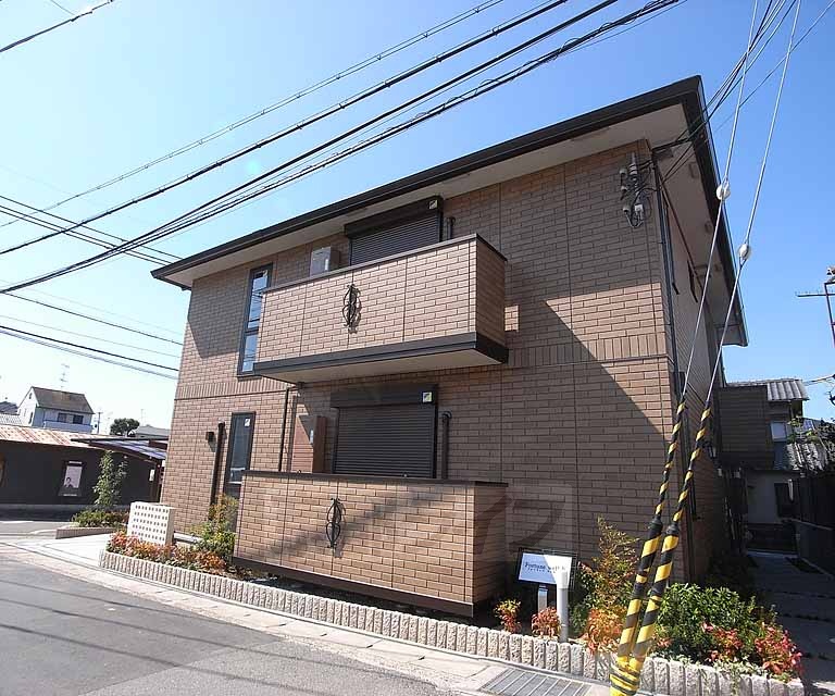 その他共有部分　閑静な住宅街に建ちます。