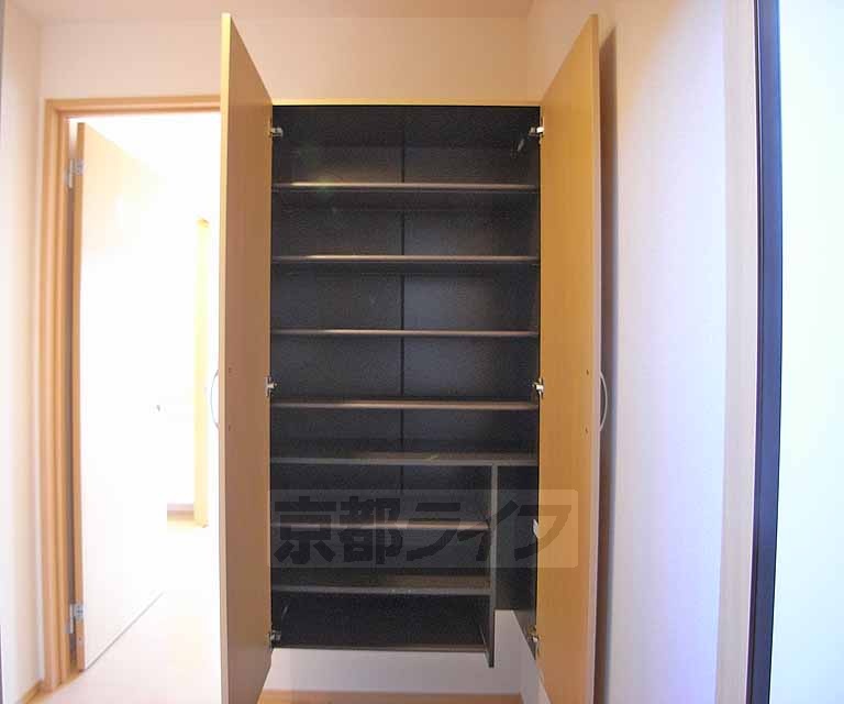 収納　大きなシューズボックス付です。