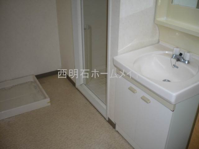 洗面設備　洗面と洗濯機置き場