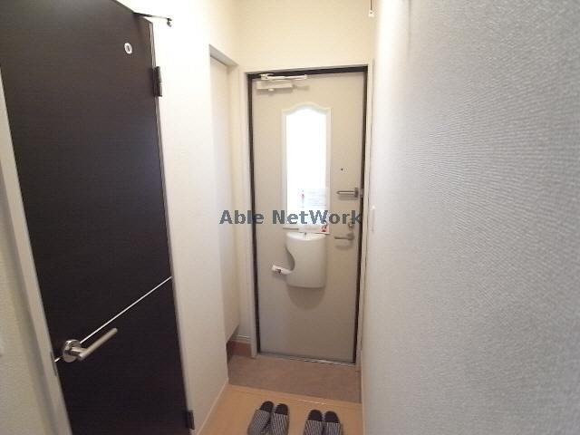玄関　※同物件別部屋参考写真