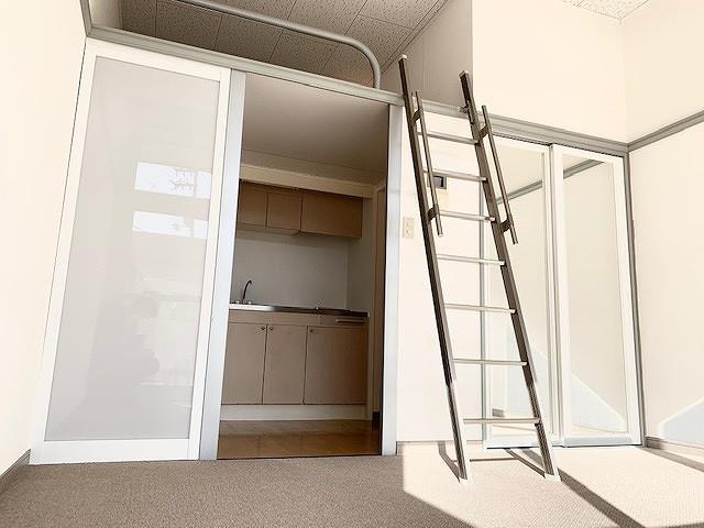 ＪＲ山陽本線 姫路駅 バス乗車時間：22分 最寄りバス停で下車 徒歩3分 2階建 築29年の居間写真