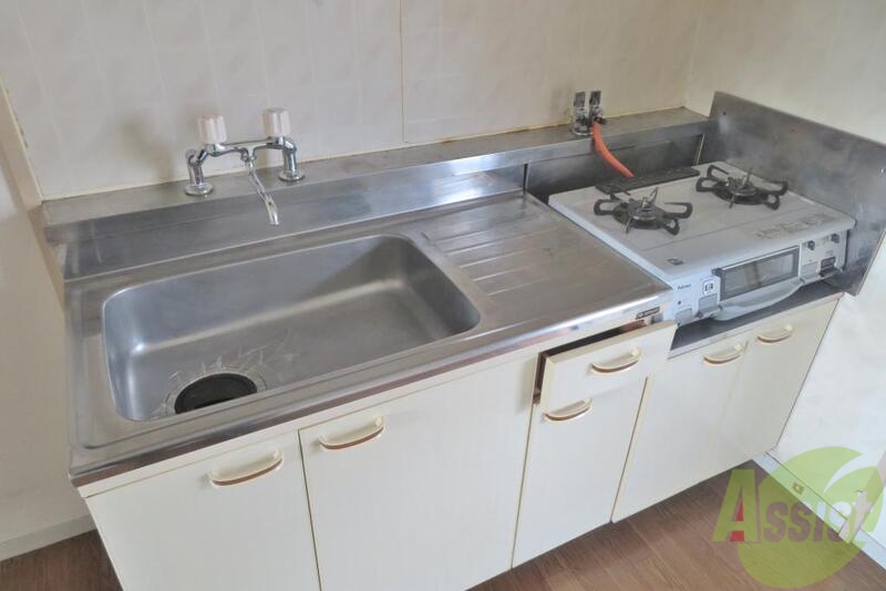 キッチン　ガスコンロがついてお料理も楽チンですね。