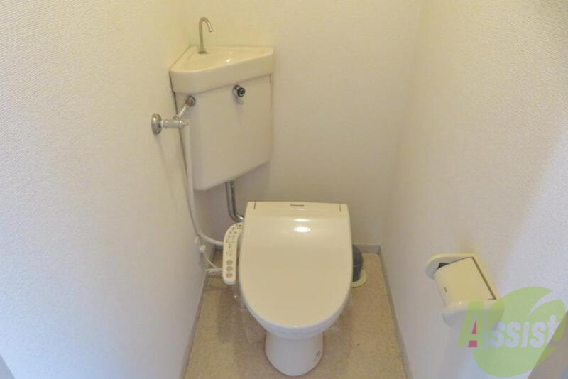 トイレ　温水洗浄付き便座で、一年中快適ですね。