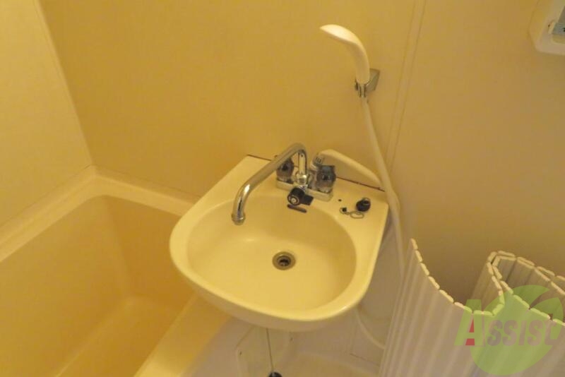 洗面設備　コンパクトな洗面はお掃除もラクラクですね。