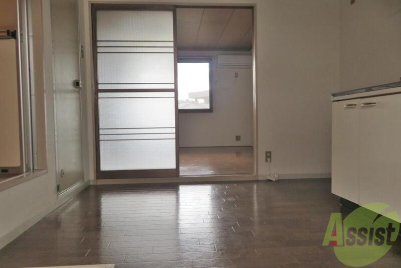 玄関　玄関から見たキッチンのお写真です。