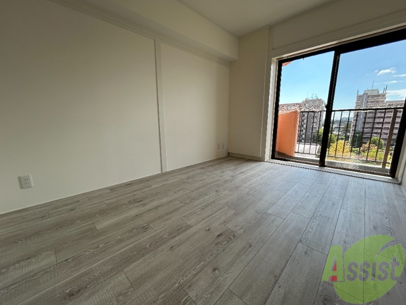 その他部屋・スペース　こちらは寝室です。広くて日差しもよく入りますね。