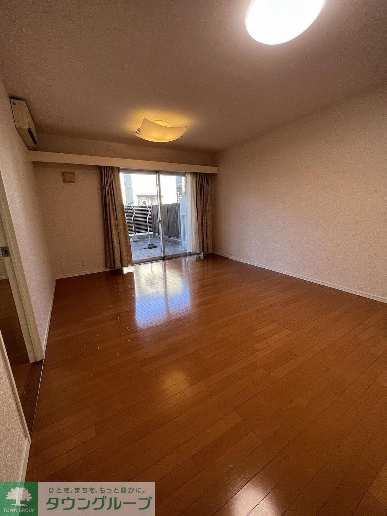 居室・リビング　カーテンと照明器具は賃貸の対象ではありません