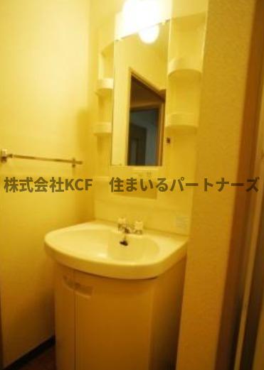 洗面設備　ゆったりとスペースのある洗面所